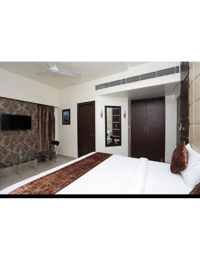 Hotel D Grand, Bareilly Exterior photo